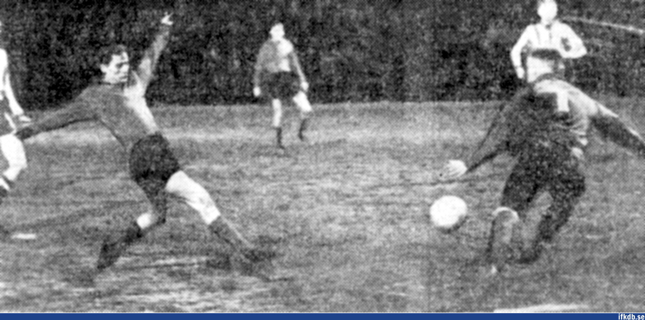 Örgrytes högerytter Jens Söderberg placerar in matchens enda mål bakom Rolf Petersson.
