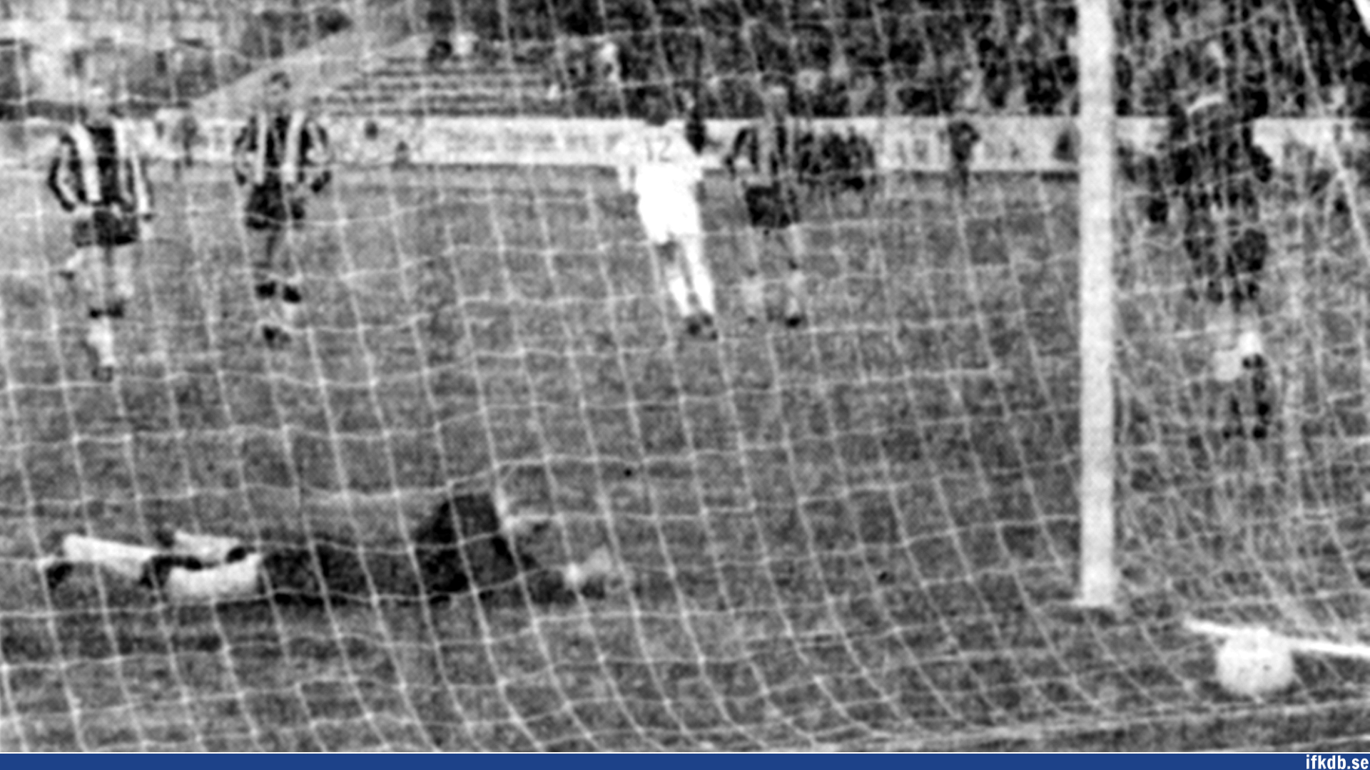 Hammarbys 18-årige målvakt Ronnie Hellström var chanslös på Pisas (utanför bild) straff.