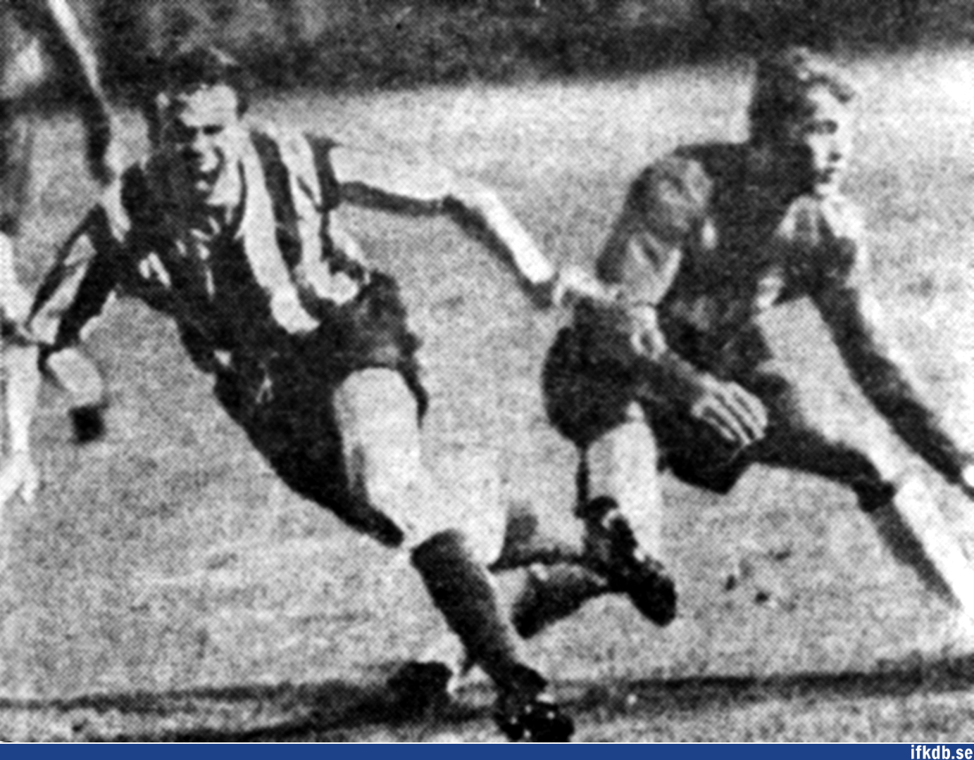 Håkan Eklund i närkamp med Lars-Göran Johansson framför Öis-målet.
