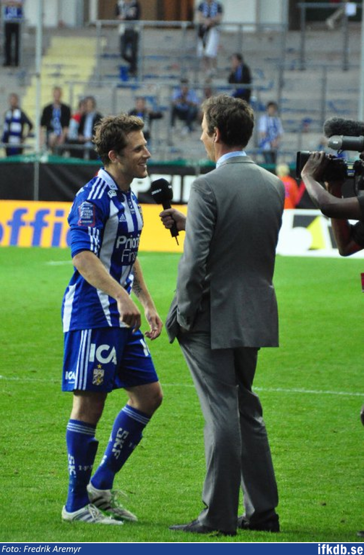 Tobias Hysén intervjuas efter matchen.
