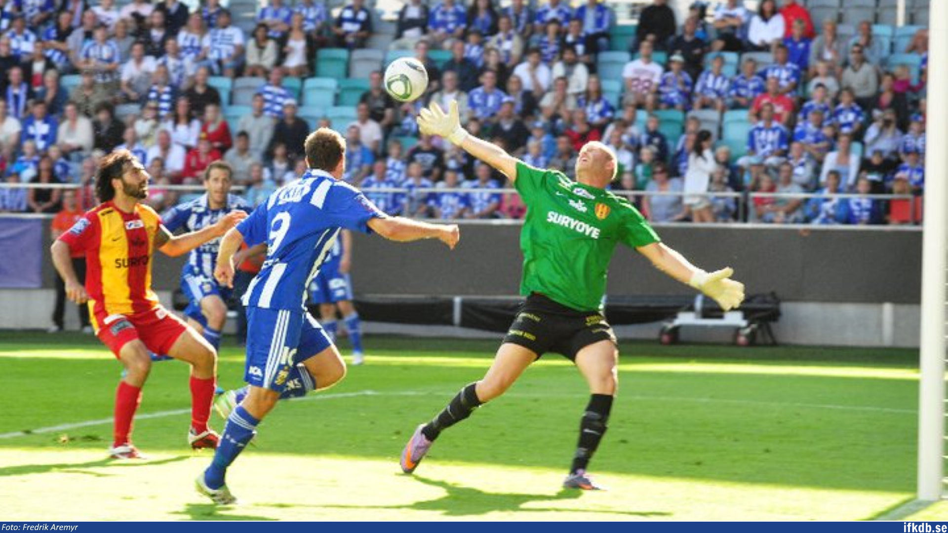 Tremålsskytten Stefan Selakovic (9) utmanar. I bakgrunden ses Tobias Hysén.
