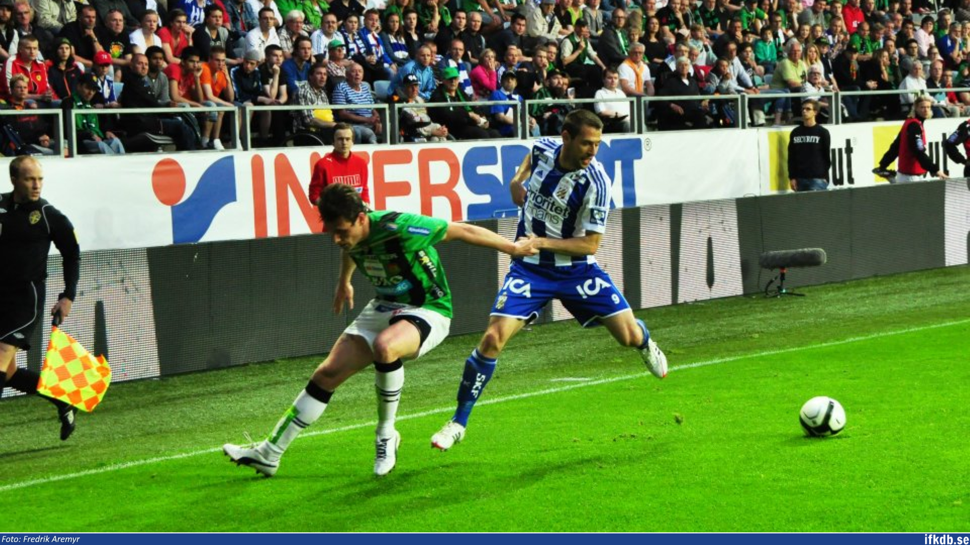 Stefan Selakovic tar sig förbi en Gaisförsvarare.