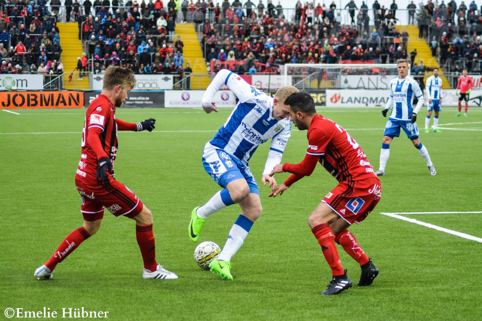 Henrik Bjørdal anfaller.