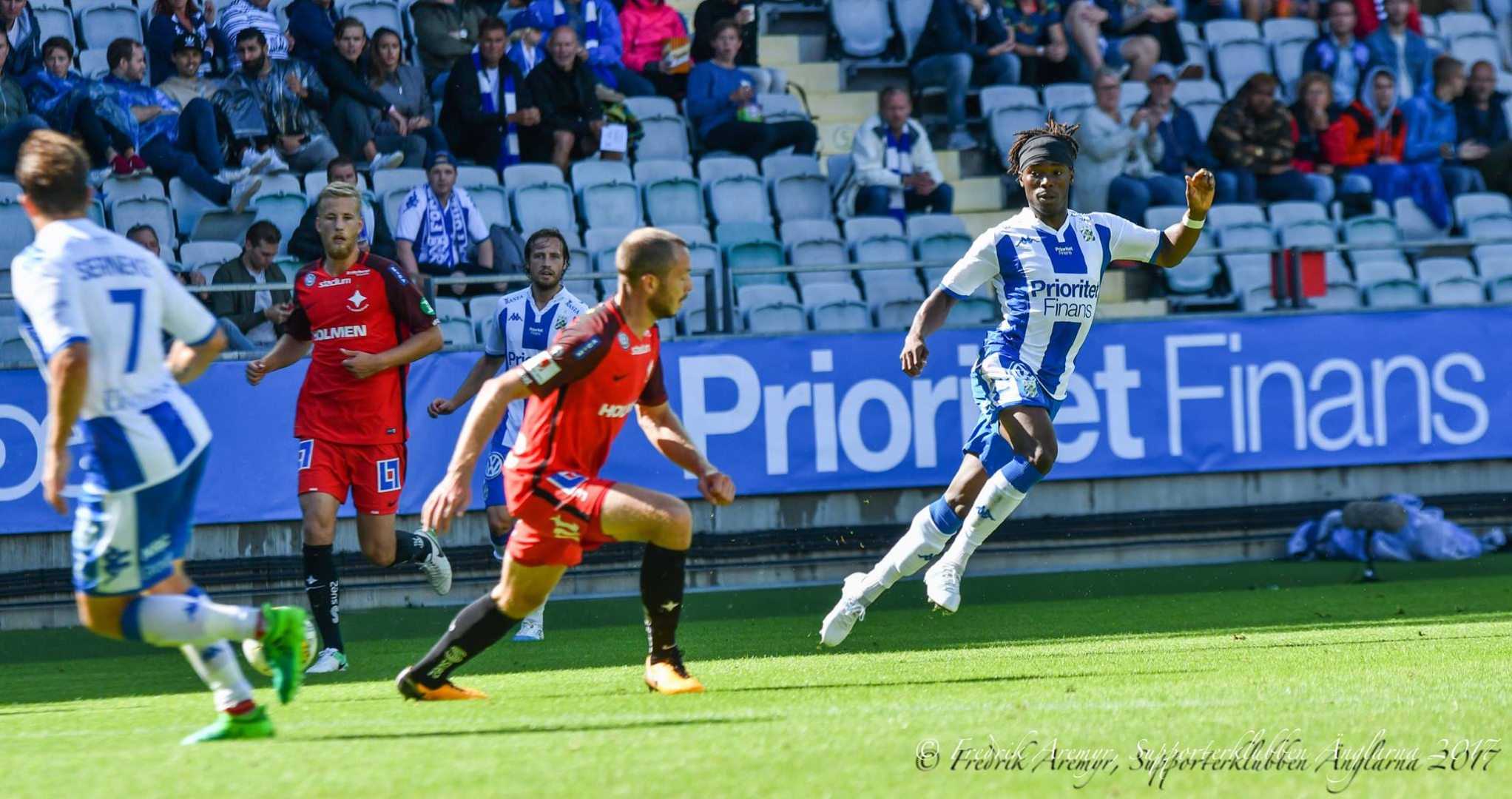 Tobias Hysén till vänster, Mix i bakgrunden och Sam Adekugbe till höger.