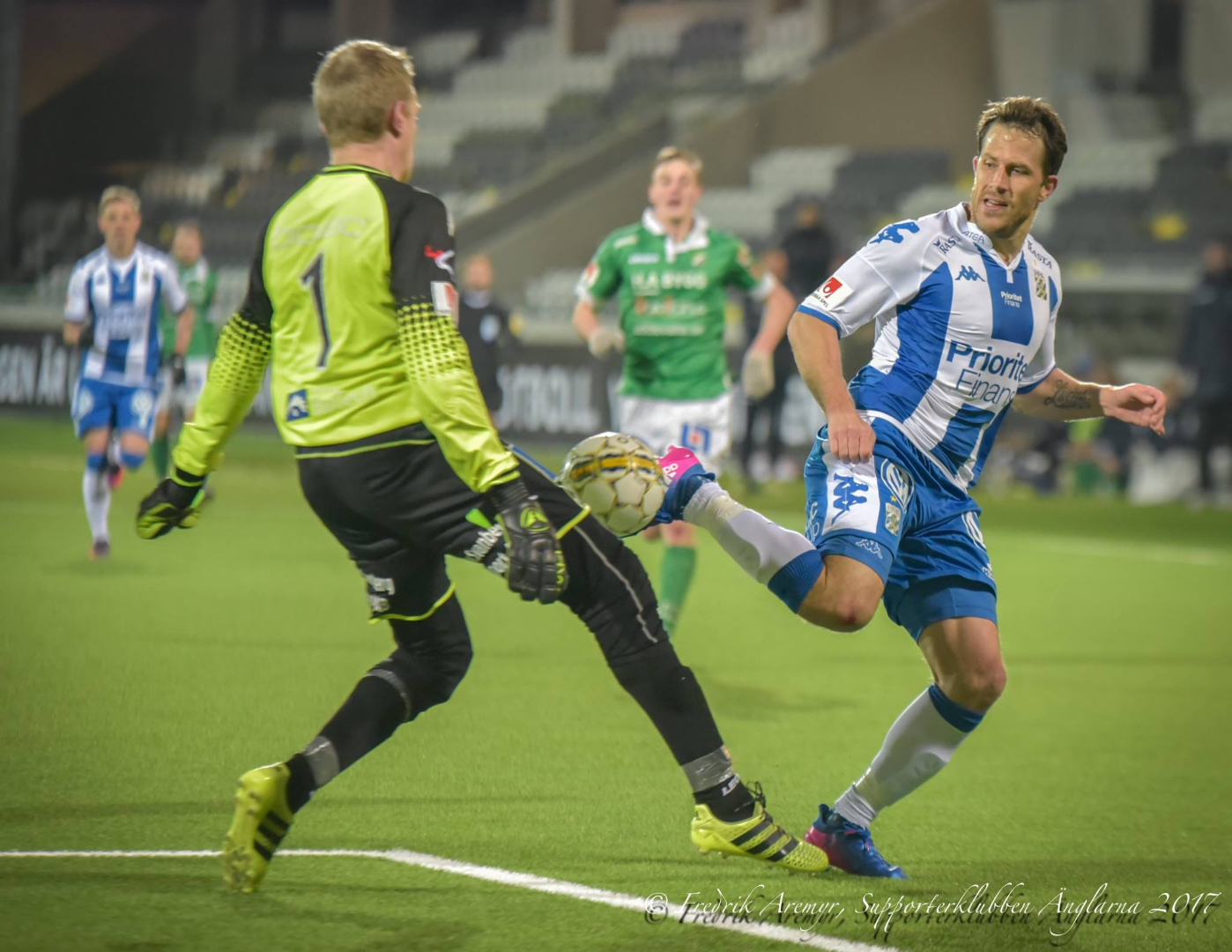 Tobias Hysén utmanar.