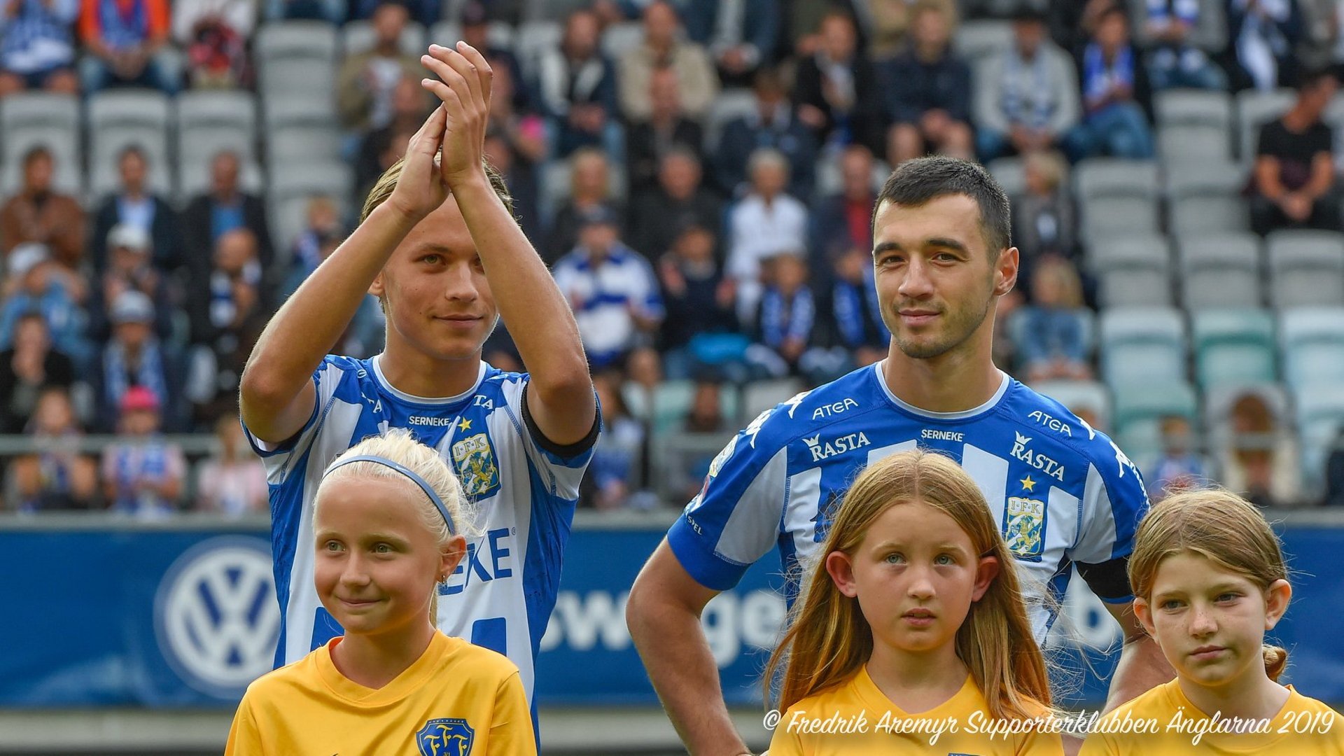 Noah Alexandersson och Giorgi Kharashvili.