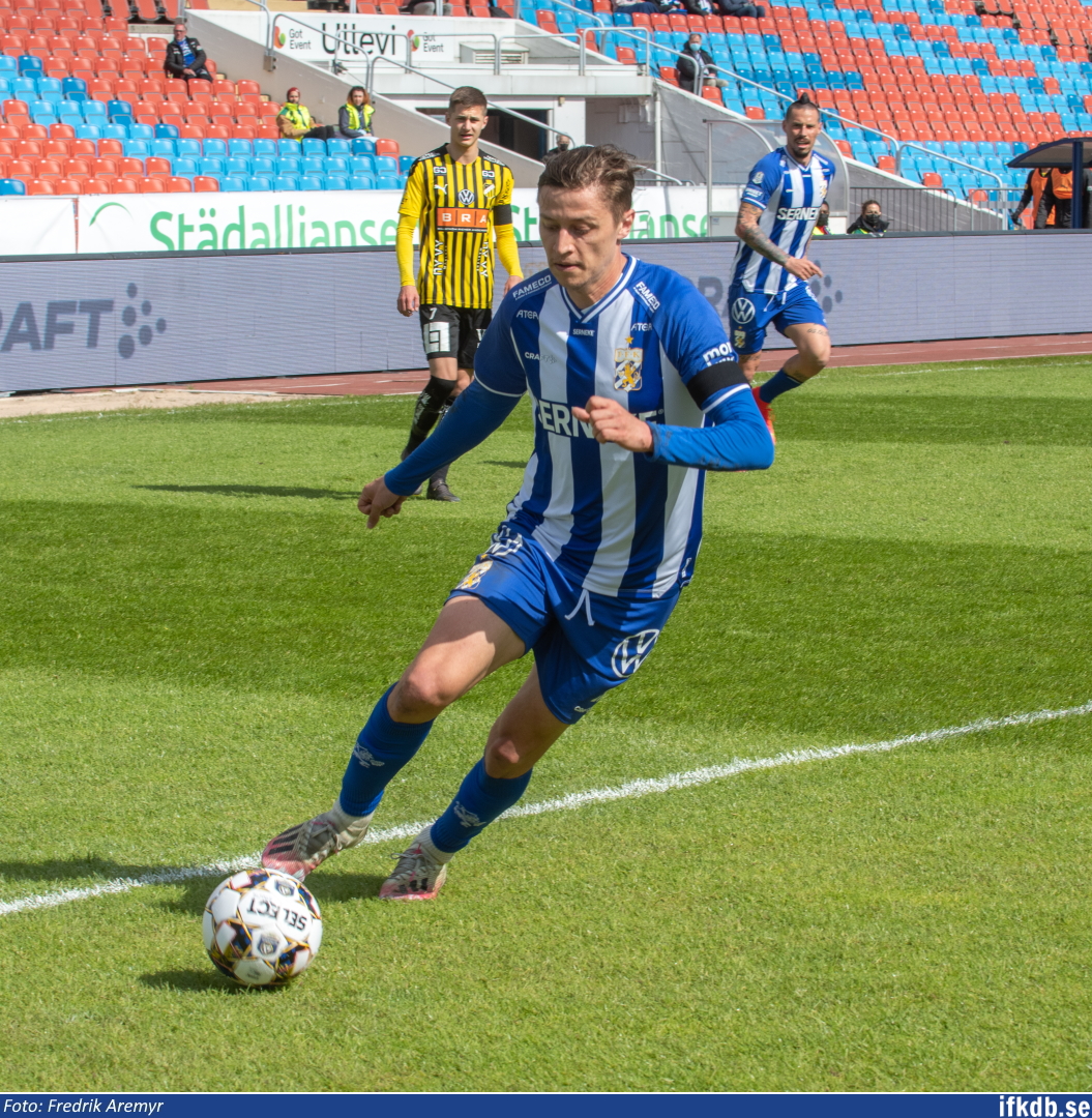 Simon Thern och Marek Hamšík i samband med hemmamatchen mot BK Häcken 2021.