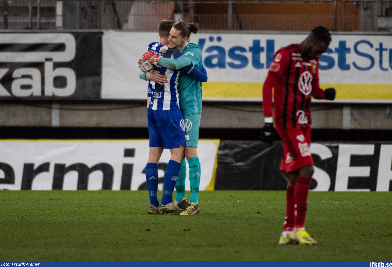 Carl Johansson och Adam Ingi Benediktsson i samband med hemmamatchen mot Östersunds FK 2021.