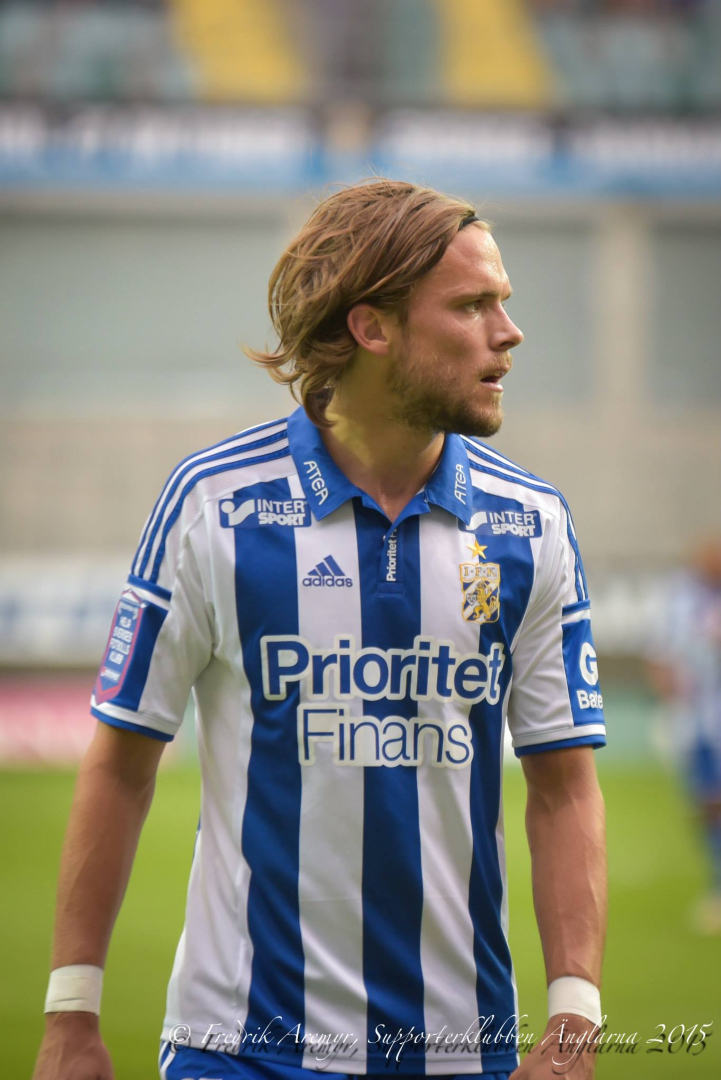 Tom Pettersson i samband med hemmamatchen mot Örebro 2015.