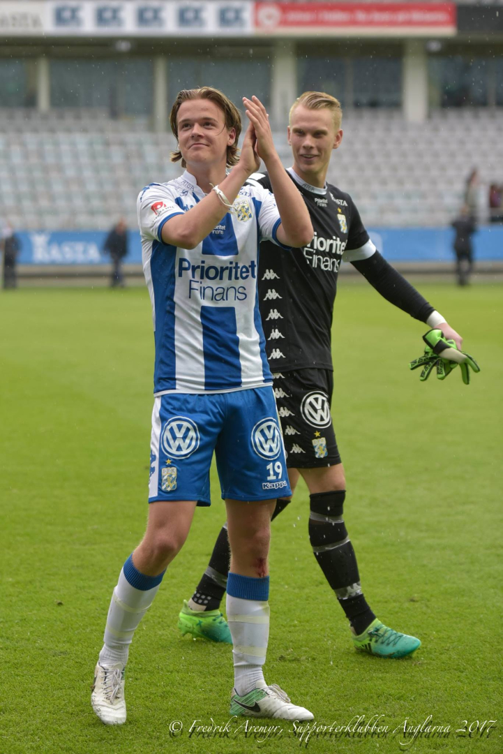 August Erlingmark och Pontus Dahlberg i samband med hemmamatchen mot Kalmar FF 2017.