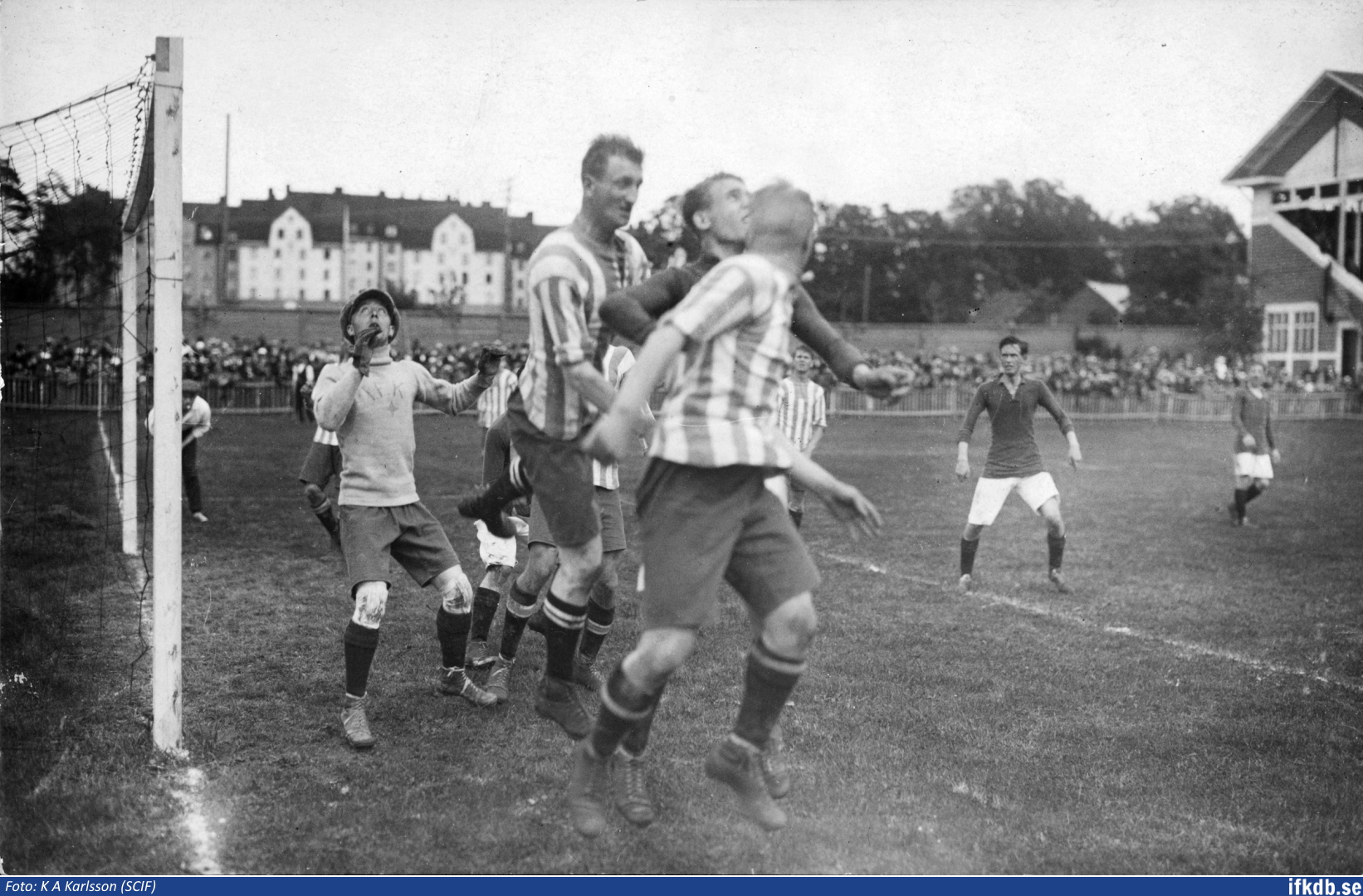 Finalen mellan Göteborg och Stockholm i Svenska spelen 1916 (4-2). John Karlsson-Nottorp, Henning Svensson och Valdus Lund.