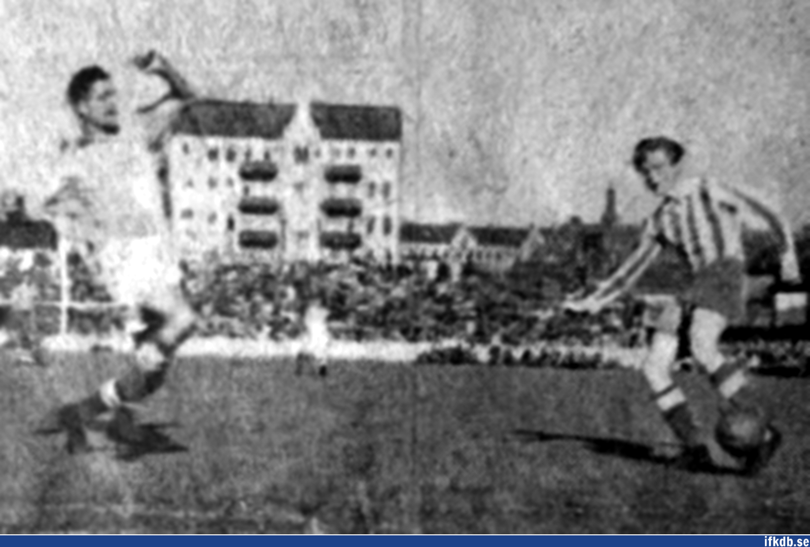 Gerhard Täll (t.h.) i en match med B-laget på Ullevi mot Malmö FF.