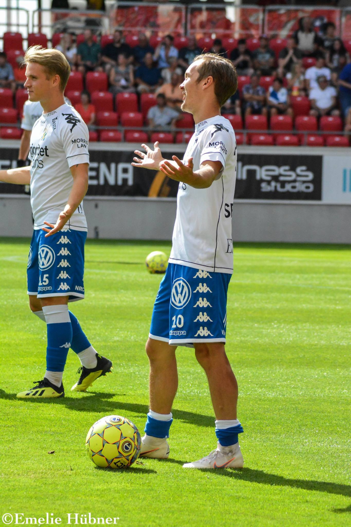 Mikael Ingebrigtsen och Patrik Karlsson Lagemyr i samband med bortamatchen mot Kalmar FF 2018.