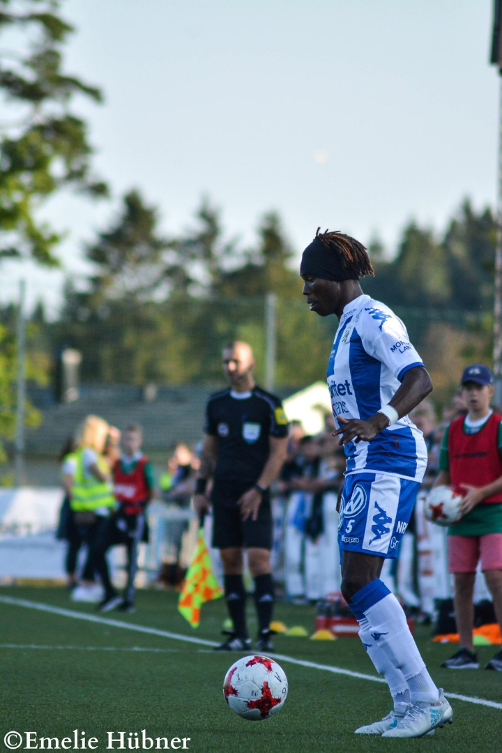 Sam Adekugbe i samband med cupmatchen mot Landvetter IS 2017.