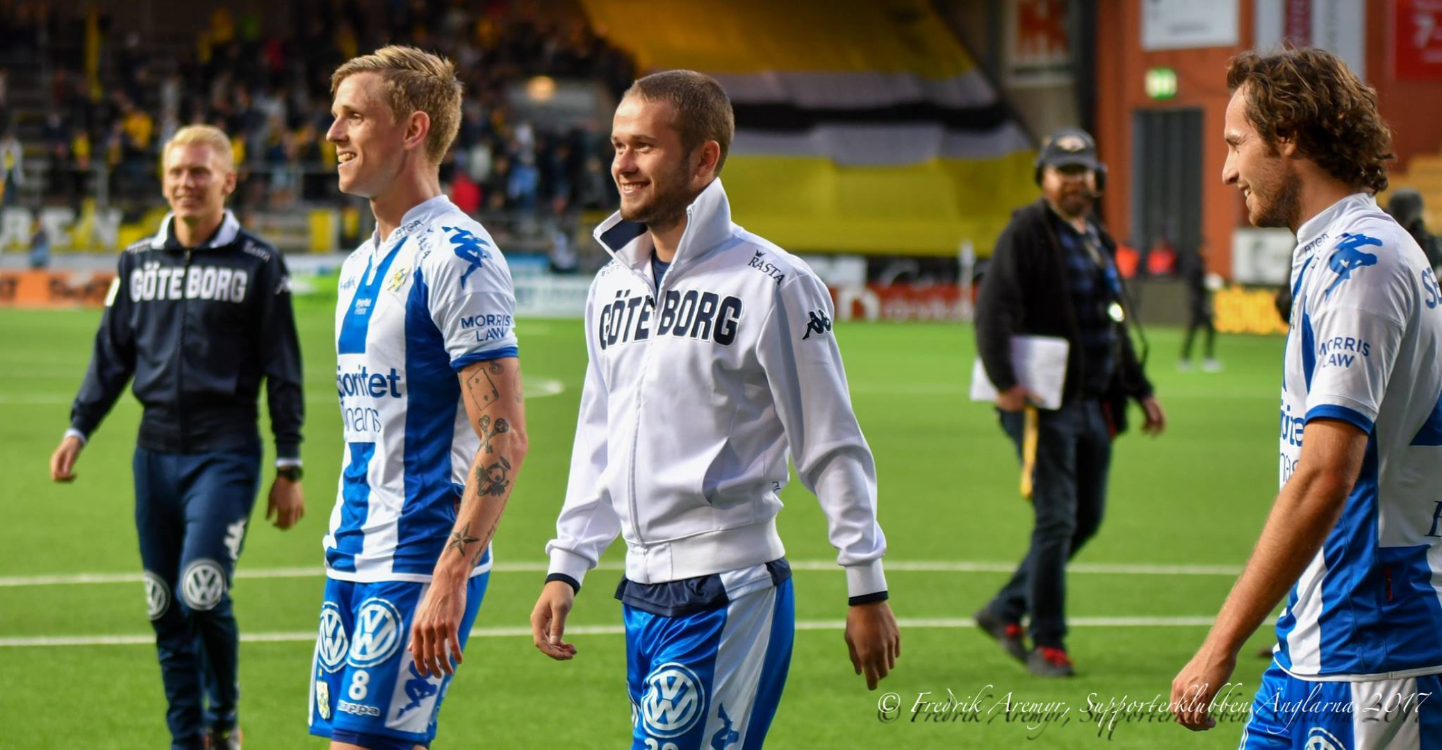 Søren Rieks, Andreas Öhman och Mix efter bortamatchen mot Elfsborg 2017.