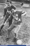 "Både Erik Nilsson (närmast bollen) och Kjell Sund, IFK Göteborgs två nyförvärv från IFK Trollhättan respektive Elfsborg dras med skador just nu" Arbetet 1973-04-05